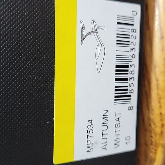 NWT- Badgley Mischka ‘Autumn’ Kitten Heel Pump DISPLAY SHOE - Picture 12 of 12